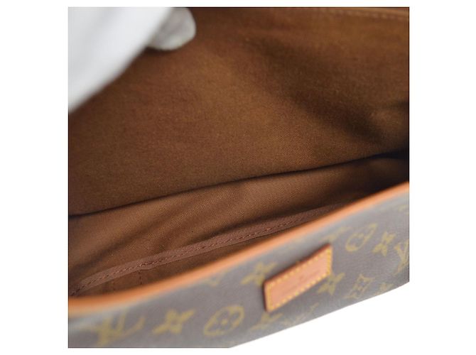 Louis Vuitton Saumur Monogram Canvas 43 Marrone - vista 3