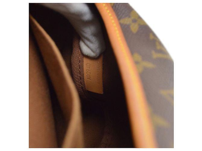 Louis Vuitton Saumur Monogram Canvas 43 Marrone - vista 5
