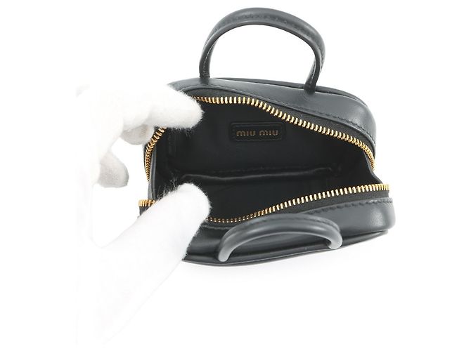 Miu Miu Micro Leather Handbag Charm Schwarz - Ansicht 5