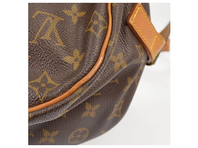 Louis Vuitton Saumur Monogram Canvas 35 Marron - vue 4