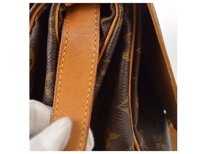 Louis Vuitton Saumur Monogram Canvas 35 Marron - vue 6
