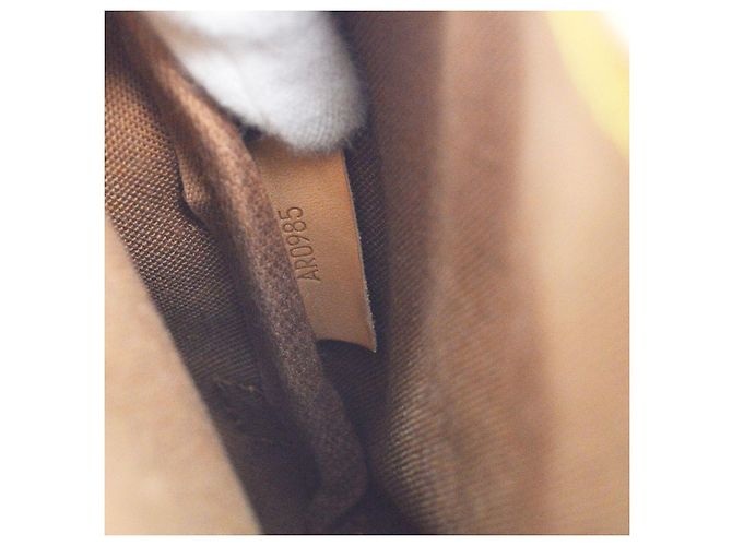 Louis Vuitton Saumur Monogram Canvas 30 Marrone - vista 4