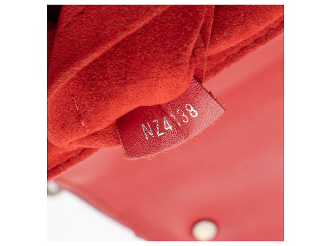 Borsa a tracolla Louis Vuitton New Wave Chain MM in pelle di vitello Rosso - vista 6