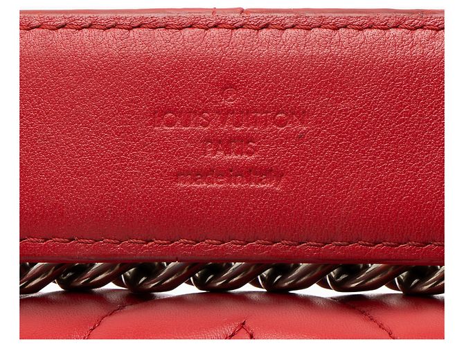 Borsa a tracolla Louis Vuitton New Wave Chain MM in pelle di vitello Rosso - vista 9