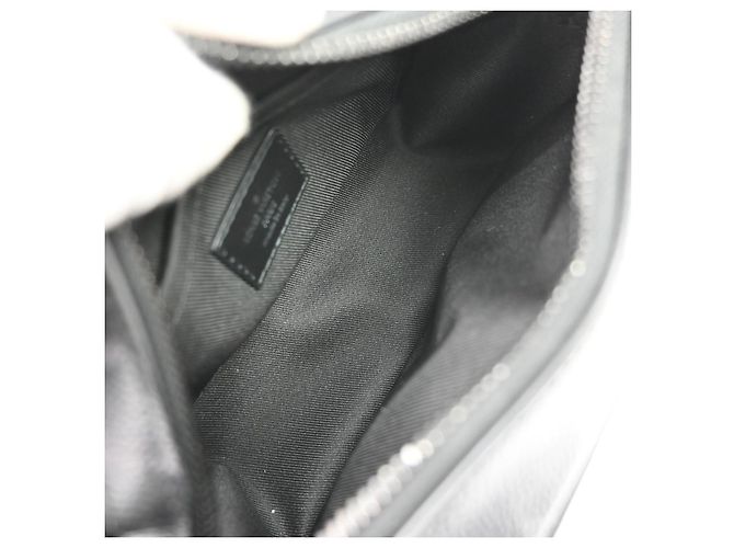 Louis Vuitton Soft Trunk Monogram Eclipse Canvas Mini Noir - vue 3
