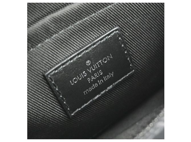 Louis Vuitton Soft Trunk Monogram Eclipse Canvas Mini Noir - vue 4
