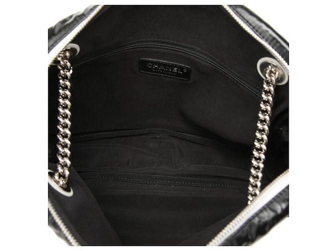 Borsa a tracolla con catena Chanel LA PAUSA Nero Bianco - vista 4