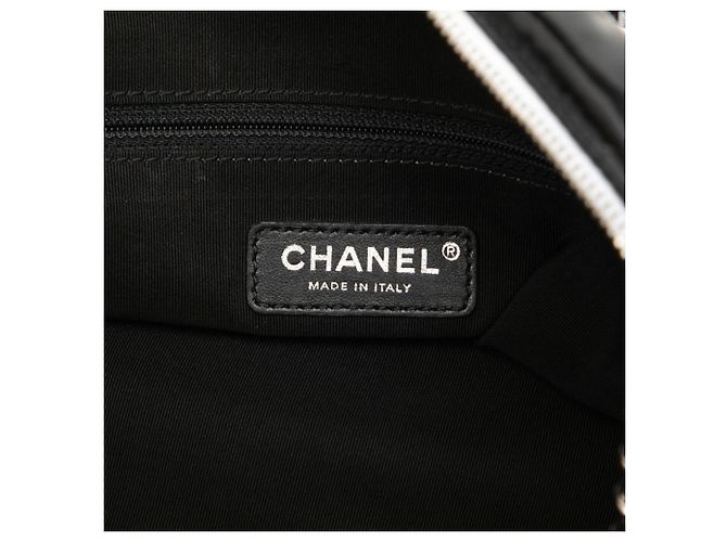 Borsa a tracolla con catena Chanel LA PAUSA Nero Bianco - vista 5
