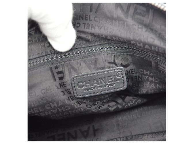Chanel Square Stitch Boston Quilted Leather Preto - vista 4