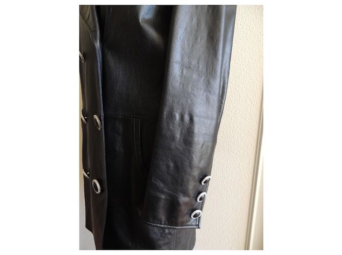 Timeless Chanel Abrigo de Cuero Negro Métiers d'Art Paris-Rome - vista 4