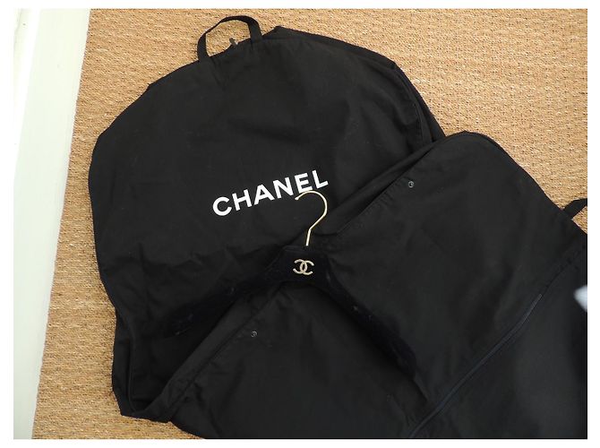 Chanel Oversize Lammlederjacke Beige mit schwarzer Paspelierung - Ansicht 11