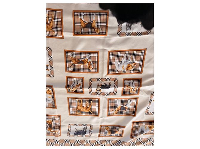 Foulard in seta Burberry stampa cani Marrone Bianco Beige - vista 2