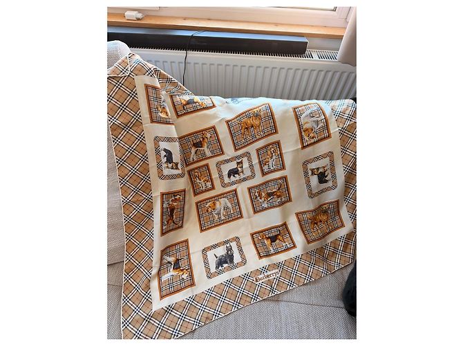Foulard in seta Burberry stampa cani Marrone Bianco Beige - vista 4