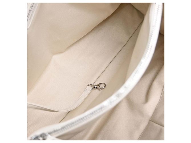 Chanel Up In The Air Top Handle Perforated Leather Large Bianco - vista 3