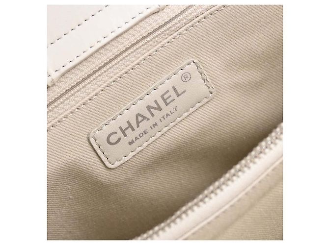 Chanel Up In The Air Top Handle Perforated Leather Large Bianco - vista 4