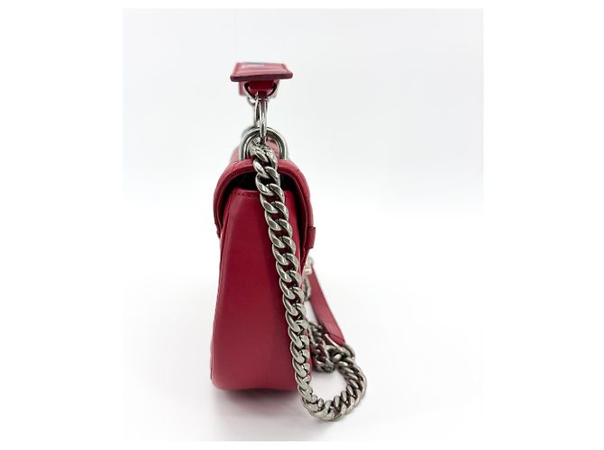 Louis Vuitton New Wave Chain Quilted Leather MM Roja - vista 4