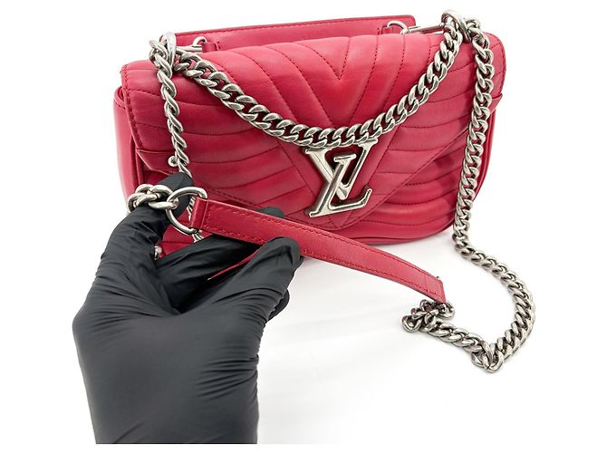 Louis Vuitton New Wave Chain Quilted Leather MM Roja - vista 7