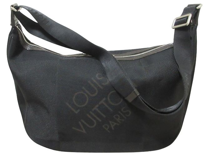 Sac Messenger Louis Vuitton Damier Geant Explore Noir - vue 3