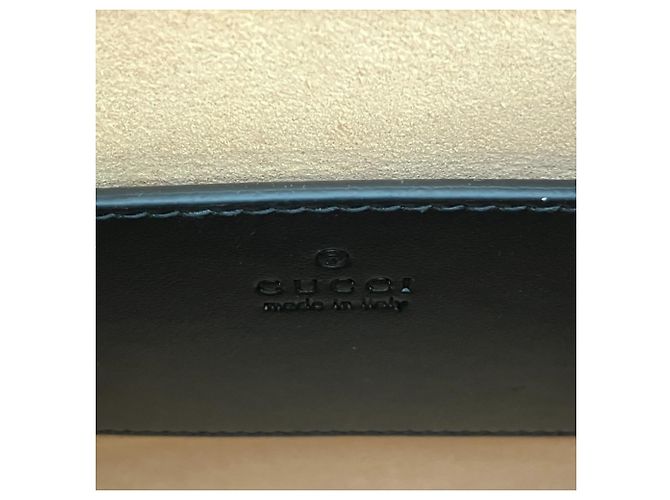 Bolsa de Ombro Gucci GG Marmont em Couro Matelassê Preto - vista 10