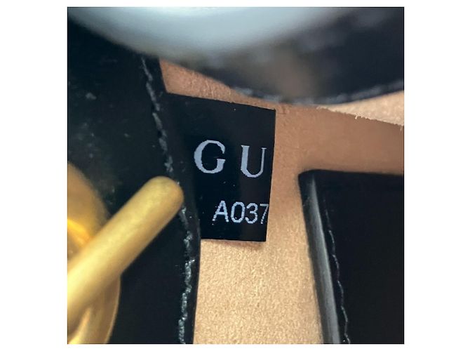 Bolsa de Ombro Gucci GG Marmont em Couro Matelassê Preto - vista 11