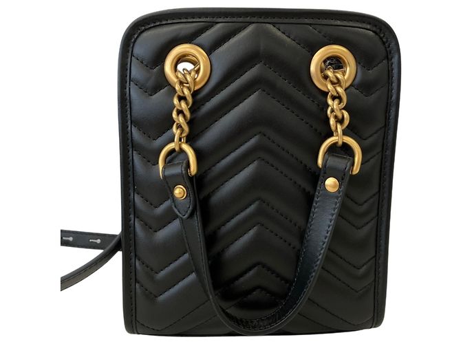 Bolsa de Ombro Gucci GG Marmont em Couro Matelassê Preto - vista 3