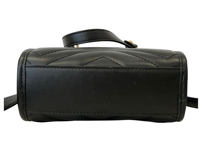Bolsa de Ombro Gucci GG Marmont em Couro Matelassê Preto - vista 4