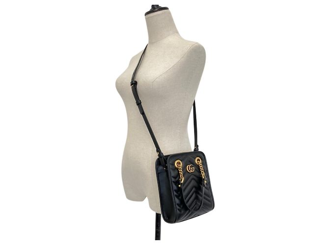Bolsa de Ombro Gucci GG Marmont em Couro Matelassê Preto - vista 7