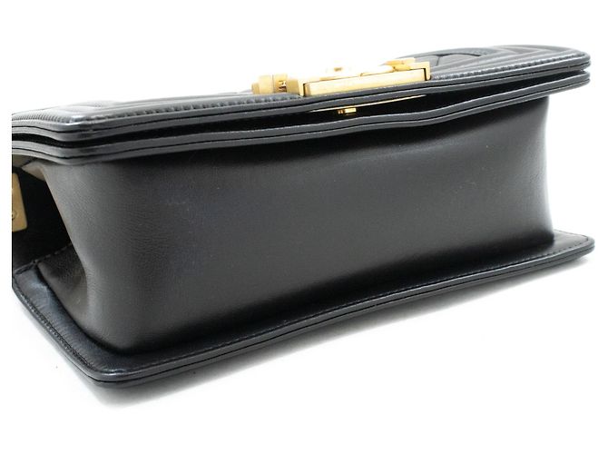 Borsa a tracolla CHANEL Boy Chain Nera Matelassé Patta in Pelle d'Agnello Oro Nero - vista 4