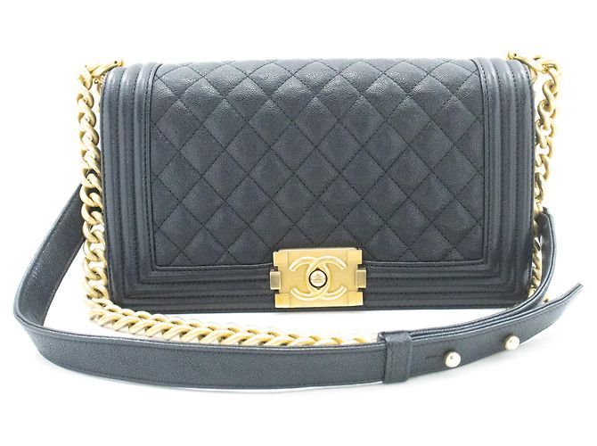 Borsa a tracolla con catena CHANEL Boy in vitello grana Noir Matelassé Oro Nero - vista 2
