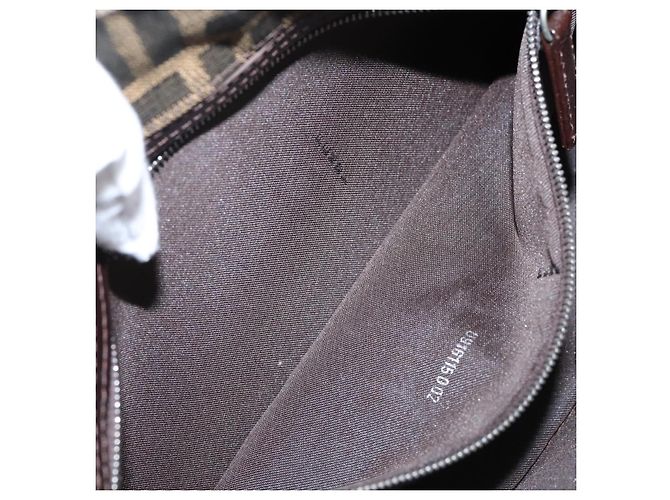 Borsa a tracolla FENDI Zucca Canvas Mamma Baguette Nero Argento Auth BA15572A - vista 26