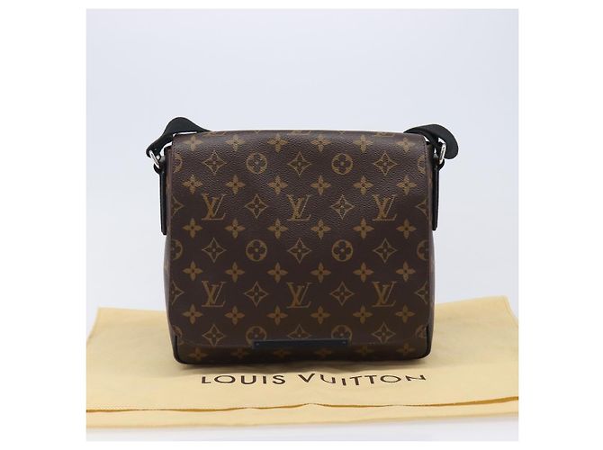 LOUIS VUITTON Monogram District PM Shoulder Bag M40935 LV Auth 201538V Monograma - vista 12