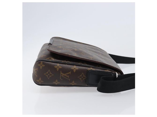 LOUIS VUITTON Monogram District PM Shoulder Bag M40935 LV Auth 201538V Monograma - vista 3