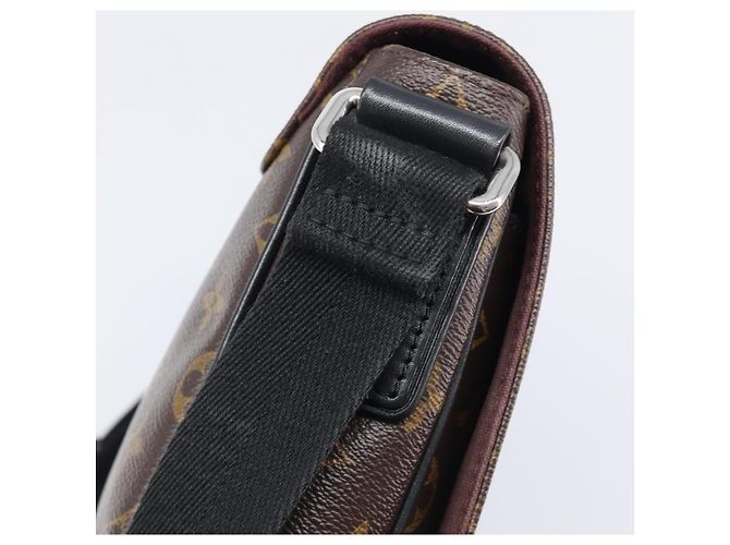 LOUIS VUITTON Monogram District PM Shoulder Bag M40935 LV Auth 201538V Monograma - vista 9