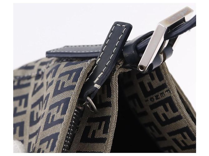 Borsa a tracolla FENDI Zucchino Canvas Mamma Baguette Navy Silver Auth 198254V Argento Blu navy - vista 29