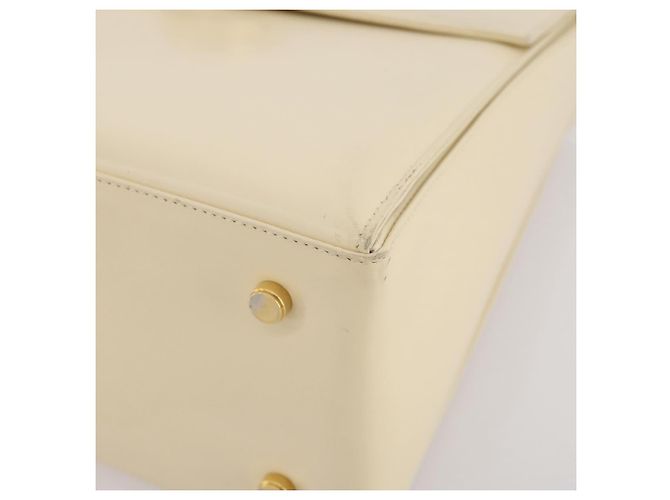 Borsa Salvatore Ferragamo Gancini in pelle bianca e oro Auth 205161 Bianco D'oro - vista 22