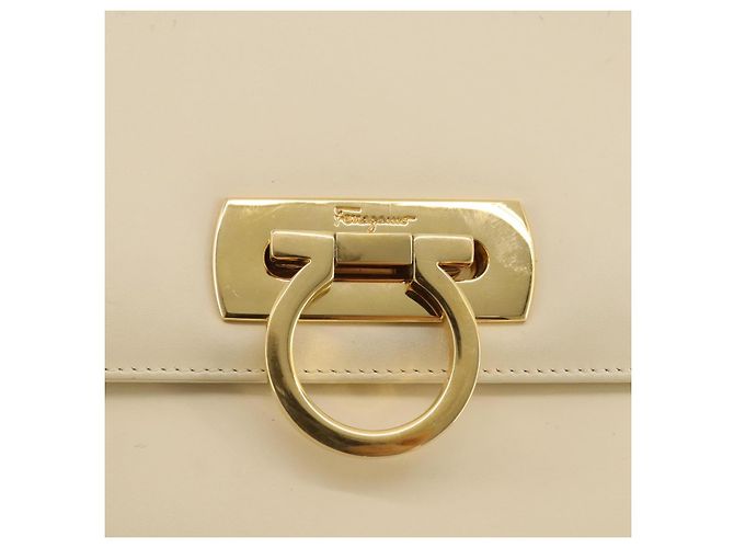Borsa Salvatore Ferragamo Gancini in pelle bianca e oro Auth 205161 Bianco D'oro - vista 25