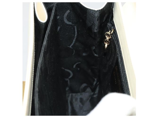 Borsa Salvatore Ferragamo Gancini in pelle bianca e oro Auth 205161 Bianco D'oro - vista 31