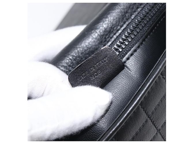 Céline Bolsa de Ombro com Corrente CELINE em Couro Preto e Dourado Auth yk20890V - vista 12
