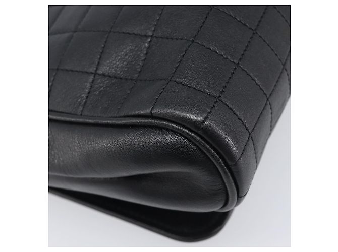 Céline Bolsa de Ombro com Corrente CELINE em Couro Preto e Dourado Auth yk20890V - vista 17