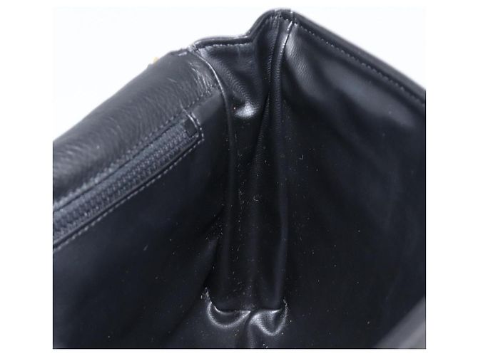 Céline Bolsa de Ombro com Corrente CELINE em Couro Preto e Dourado Auth yk20890V - vista 20