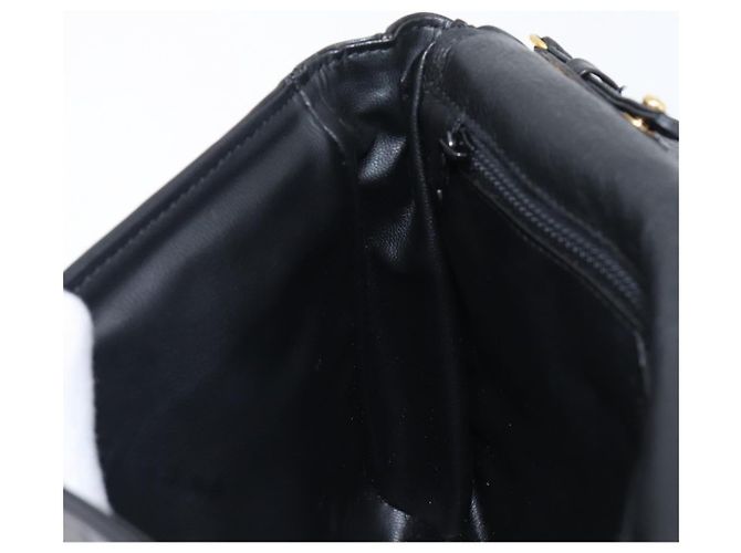 Céline Bolsa de Ombro com Corrente CELINE em Couro Preto e Dourado Auth yk20890V - vista 21