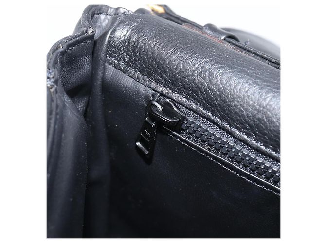 Céline Bolsa de Ombro com Corrente CELINE em Couro Preto e Dourado Auth yk20890V - vista 22
