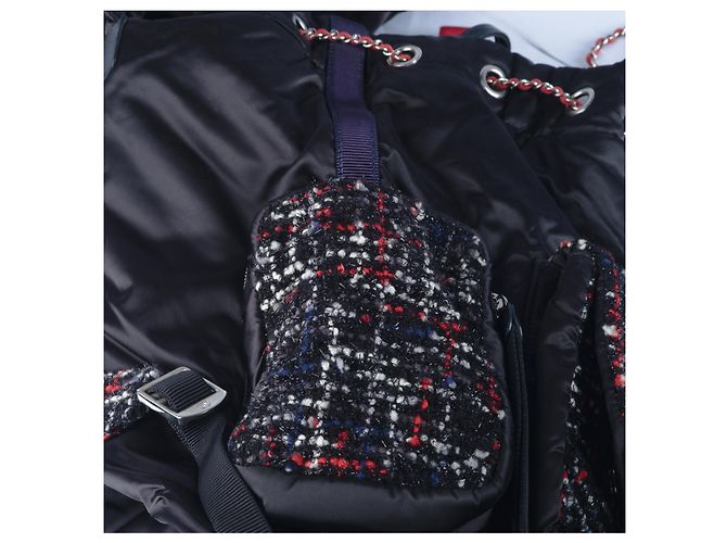Zaino Chanel Fall 2017 Ready-to-Wear Astronaut Essentials in tweed e nylon - vista 15