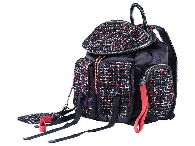 Zaino Chanel Fall 2017 Ready-to-Wear Astronaut Essentials in tweed e nylon - vista 2