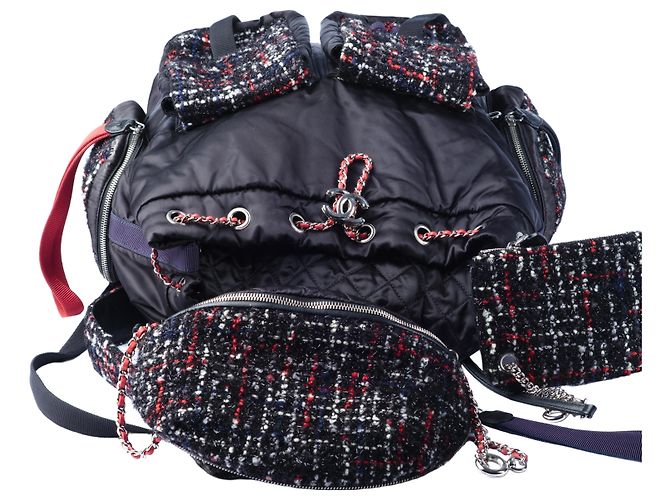 Zaino Chanel Fall 2017 Ready-to-Wear Astronaut Essentials in tweed e nylon - vista 5
