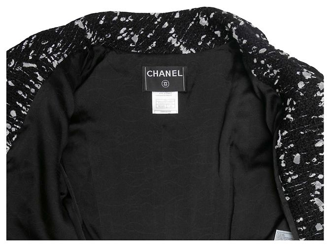 Vintage Black & White Chanel Fall/Winter 2002 Wool Tweed Jacket Size FR 44 - view 4