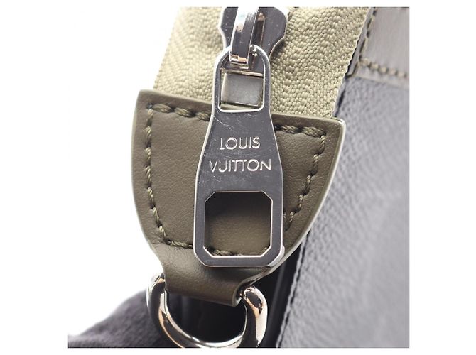 Portefeuille porté Gaston Louis Vuitton Noir Kaki - vue 5