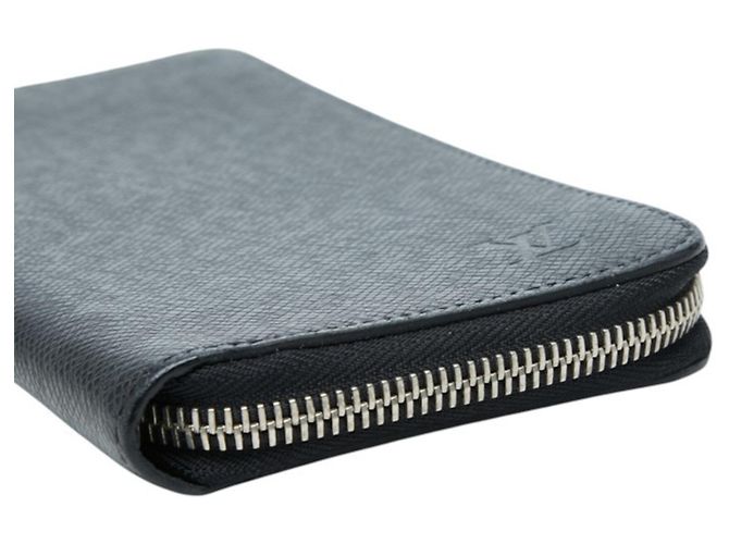 Louis Vuitton Taiga Zippy Wallet Black - view 4