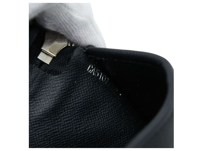 Louis Vuitton Taiga Zippy Wallet Black - view 9