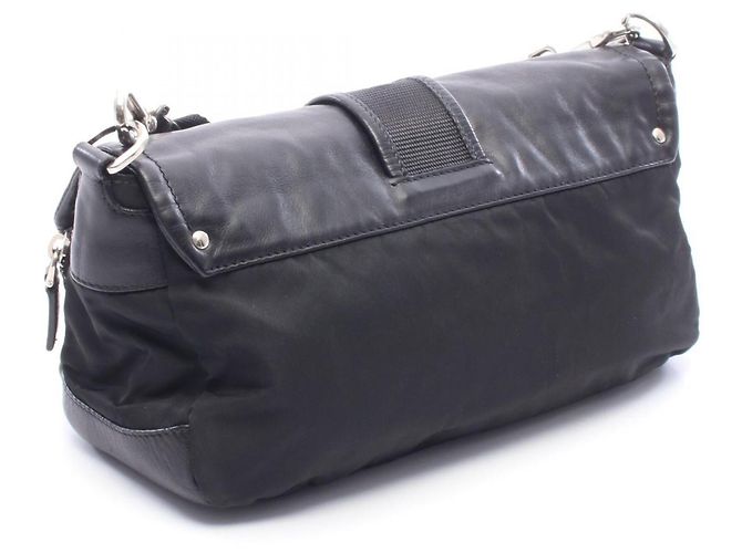 Prada Handtasche aus schwarzem Nylon und Leder - Ansicht 2